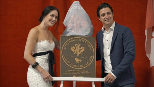 
											Vignette pour Chris Hadfield, Scott Moir, Tessa Virtue – Une étoile d’ici sur l’Allée des célébrités canadiennes												