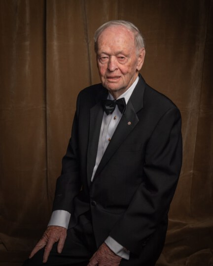 Jean Chrétien posing for portrait at Canada's Walk of Fame 25th Anniversary