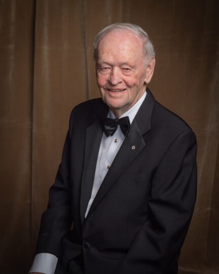 Jean Chrétien posing for portrait at Canada's Walk of Fame 25th Anniversary