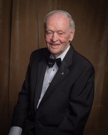 Jean Chrétien posing for portrait at Canada's Walk of Fame 25th Anniversary