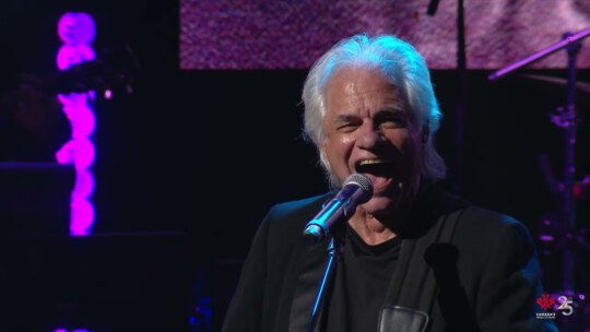 
											Vignette pour Bill Henderson de Chilliwack interprète Fly At Night – Le rocher du Canada												