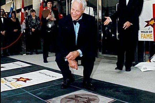 Gordie Howe with his star at the 2006 Red Carpet event